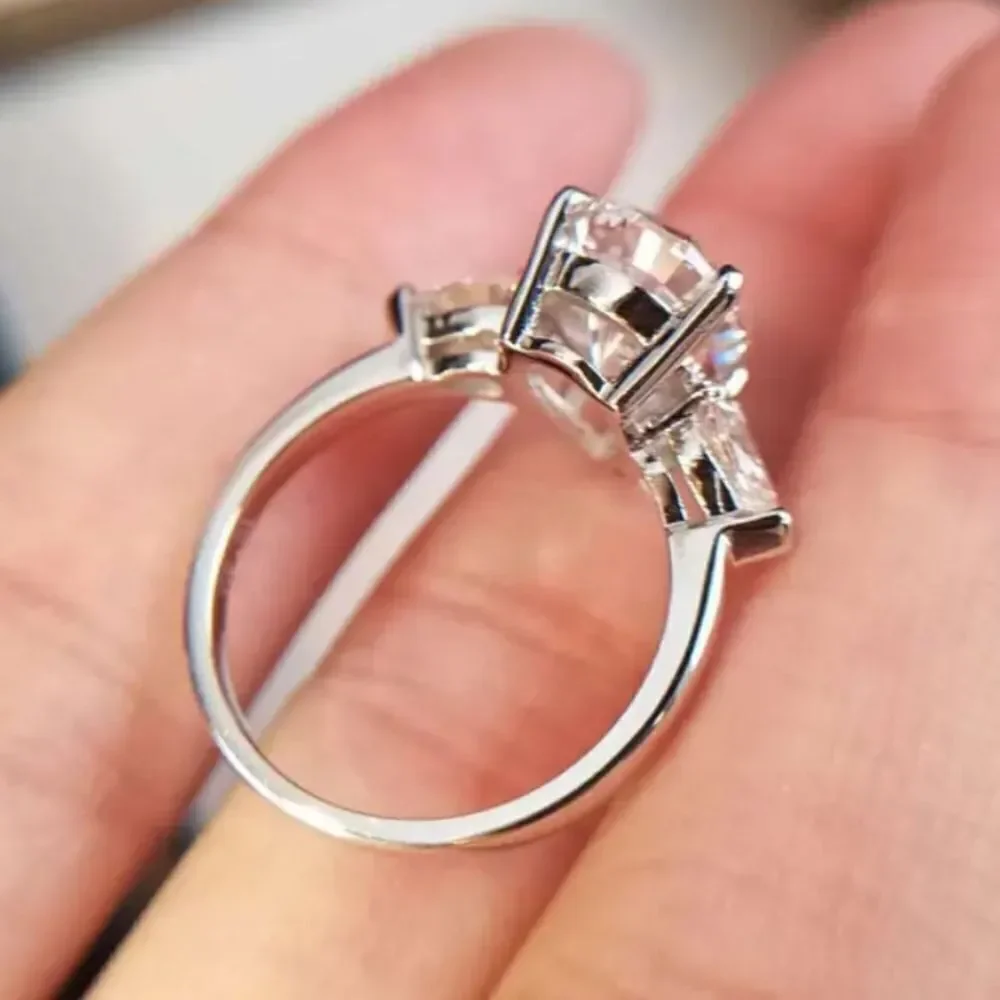 Elegant diamond wedding ring